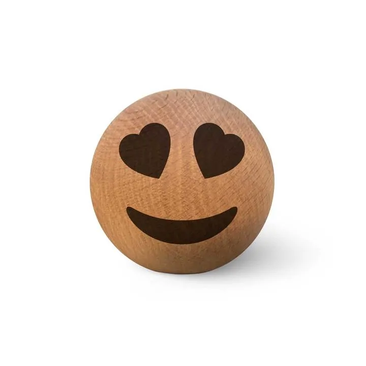 Spring_Emotions_Heart_Eyes_lachelndes_Gesicht_mit_herzformigen_Augen_Spring_Copenhagen_Wood_Emoticon_Holz_onWhite_2048_720x Spring_Emotions_Heart_Eyes_lachelndes_Gesicht_mit_herzformigen_Augen_Spring_Copenhagen_Wood_Emoticon_Holz_onWhite_2048_720x