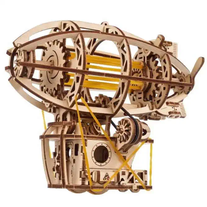Ugears Mini-Steampunk Luftschiff-70226 Holzmodell eines Heißluftballons, detailreich mit beweglichen Teilen und Farbhighlights in Gelb, perfekt für Technik- und Bastelbegeisterte.