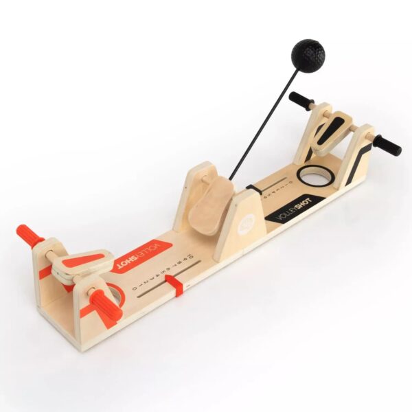 Hölzernes Tischhockey-Spiel mit roten und schwarzen Schlägern, das auf einer weißen Oberfläche steht, ideal für Kinder und Familien, fördert Geschicklichkeit und Koordination.